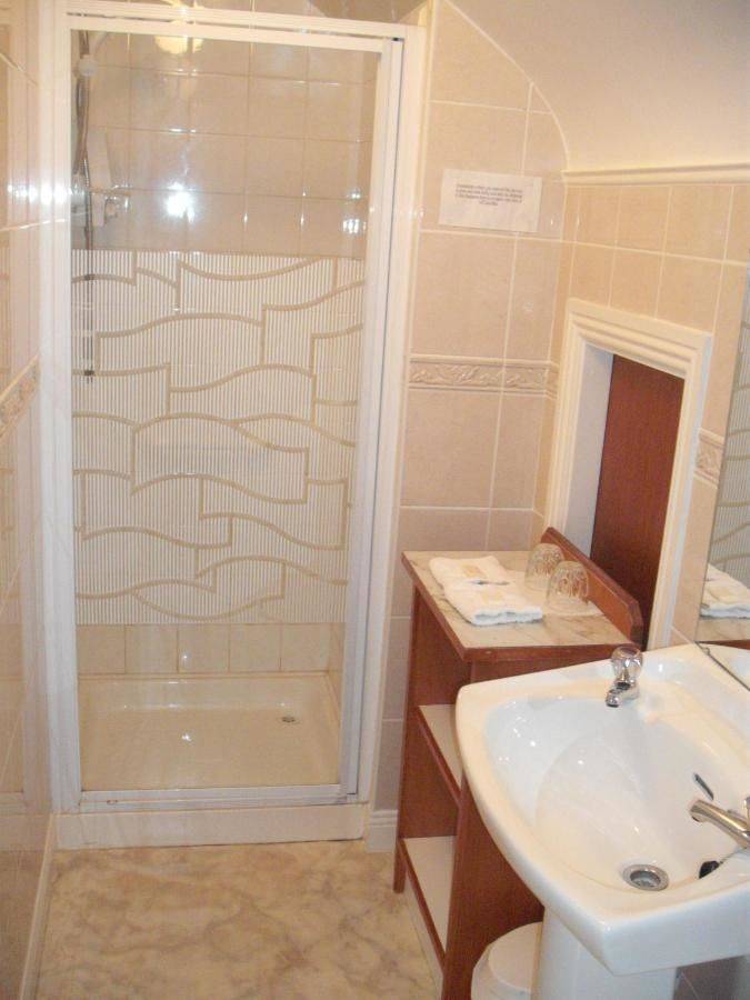 Фотографии номера Трехместный номер в  Maryville Bed and Breakfast Нина